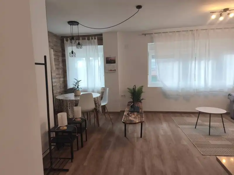 Wohnzimmer von Erdgeschoss zum Verkauf in Santander mit Privatgarten, Parkett und Möbliert