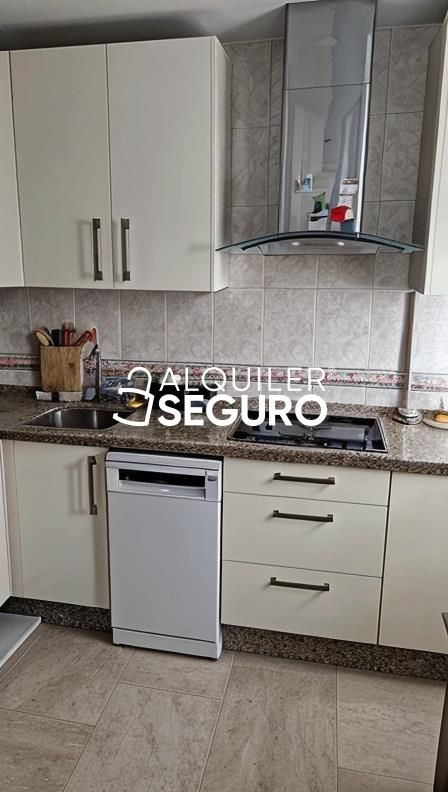 Cuina de Pis de lloguer en  Sevilla Capital amb Aire condicionat, Terrassa i Moblat
