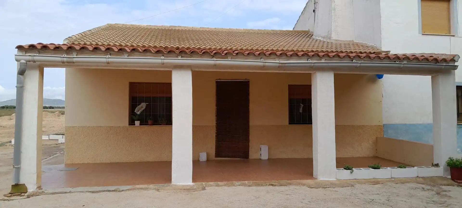 Vista exterior de Casa o xalet en venda en Yecla amb Jardí privat i Moblat