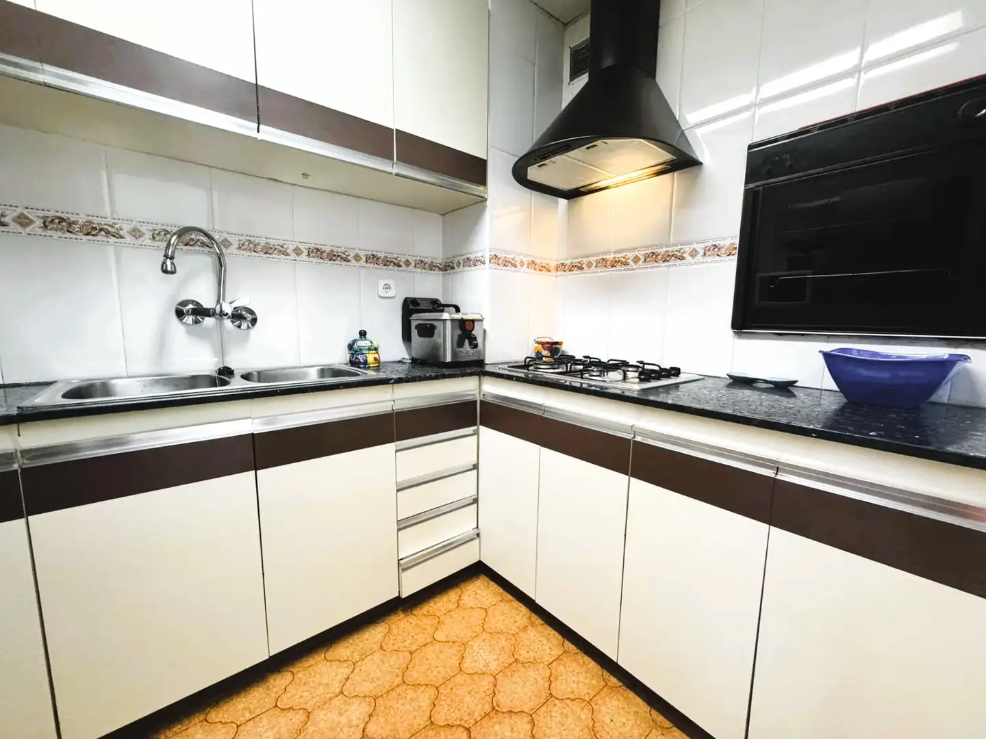 Cocina de Ático en venta en L'Hospitalet de Llobregat con Terraza y Horno