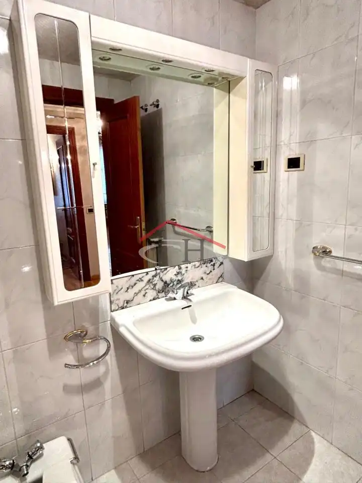 Baño de Piso en venta en León Capital  con Calefacción, Parquet y Terraza