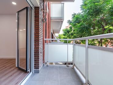 Piso con balcón en venta en Calle REDING