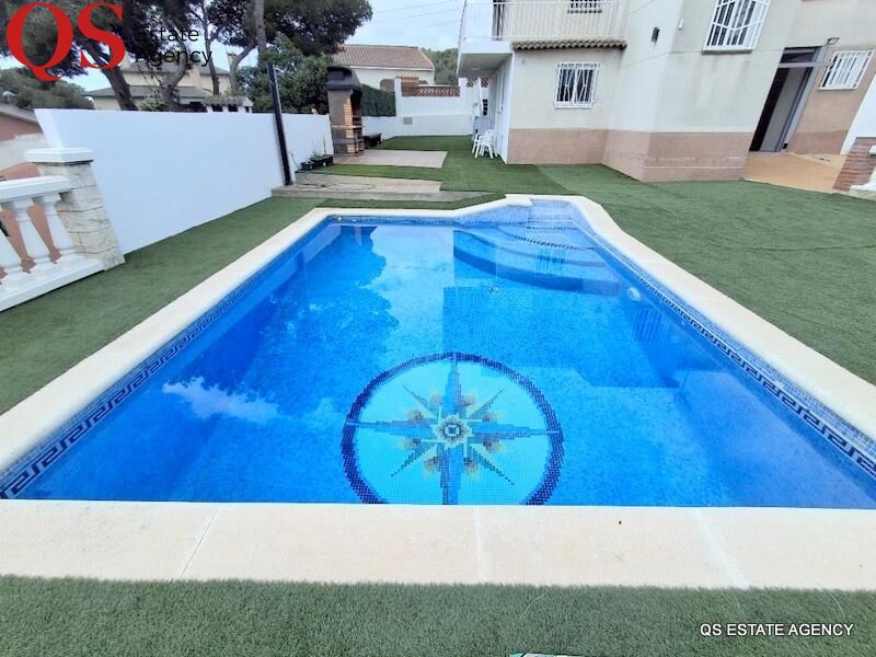 Piscina de Casa o xalet en venda en Cunit amb Calefacció, Jardí privat i Parquet