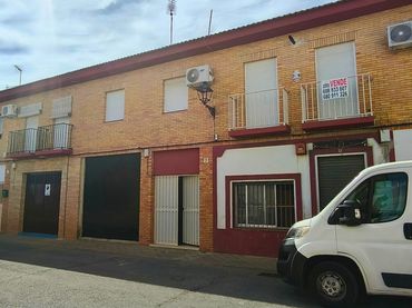 Casa con balcón en venta en Calle de la Constitucion 2