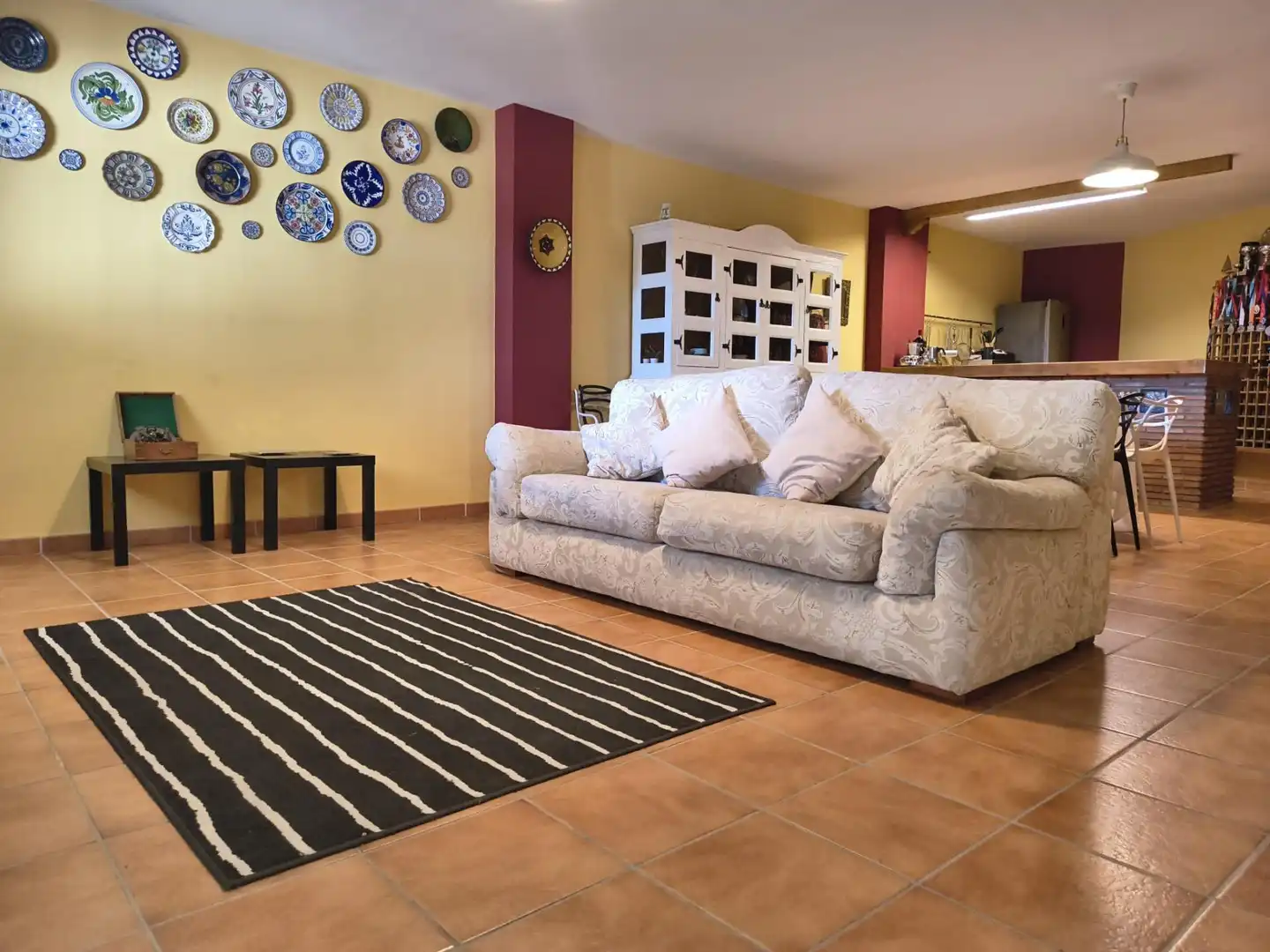 Sala d'estar de Casa adosada en venda en Rincón de la Victoria amb Aire condicionat, Calefacció i Jardí privat