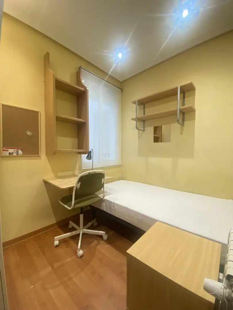 Bedroom of Flat for rent in Madrid  with Heating, Furnished and Internet