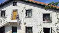 Vista exterior de Casa o xalet en venda en Bilbao  amb Terrassa i Balcó