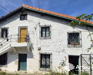 Vista exterior de Casa o xalet en venda en Bilbao  amb Terrassa i Balcó