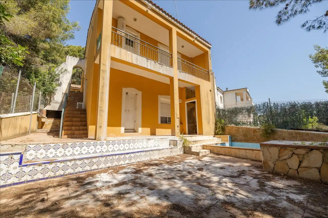 Außenansicht von Haus oder Chalet zum Verkauf in Cunit mit Terrasse und Schwimmbad