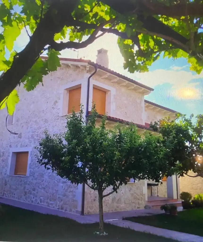 Vista exterior de Casa o chalet en venta en Cozuelos de Fuentidueña con Calefacción, Jardín privado y Piscina
