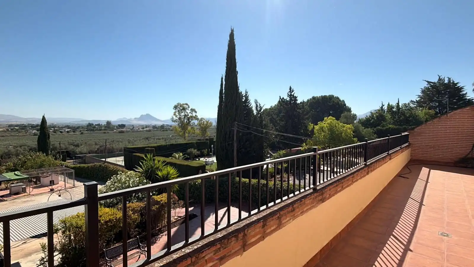 Vista exterior de Casa o xalet en venda en Antequera amb Jardí privat, Terrassa i Traster