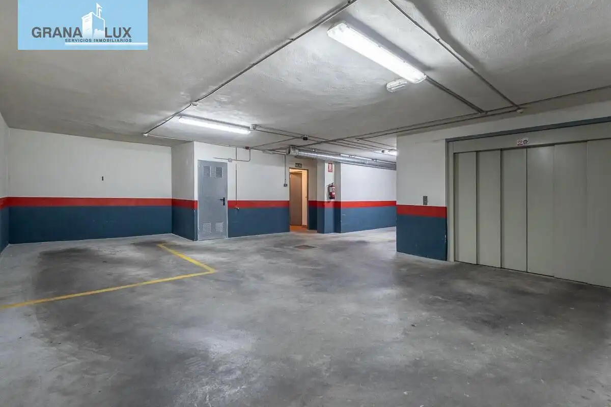 Parking de Dúplex en venta en Granada con Aire acondicionado, Calefacción y Terraza