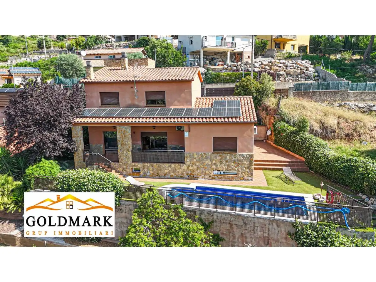 Casa amb piscina en venda a Calle Segre 27