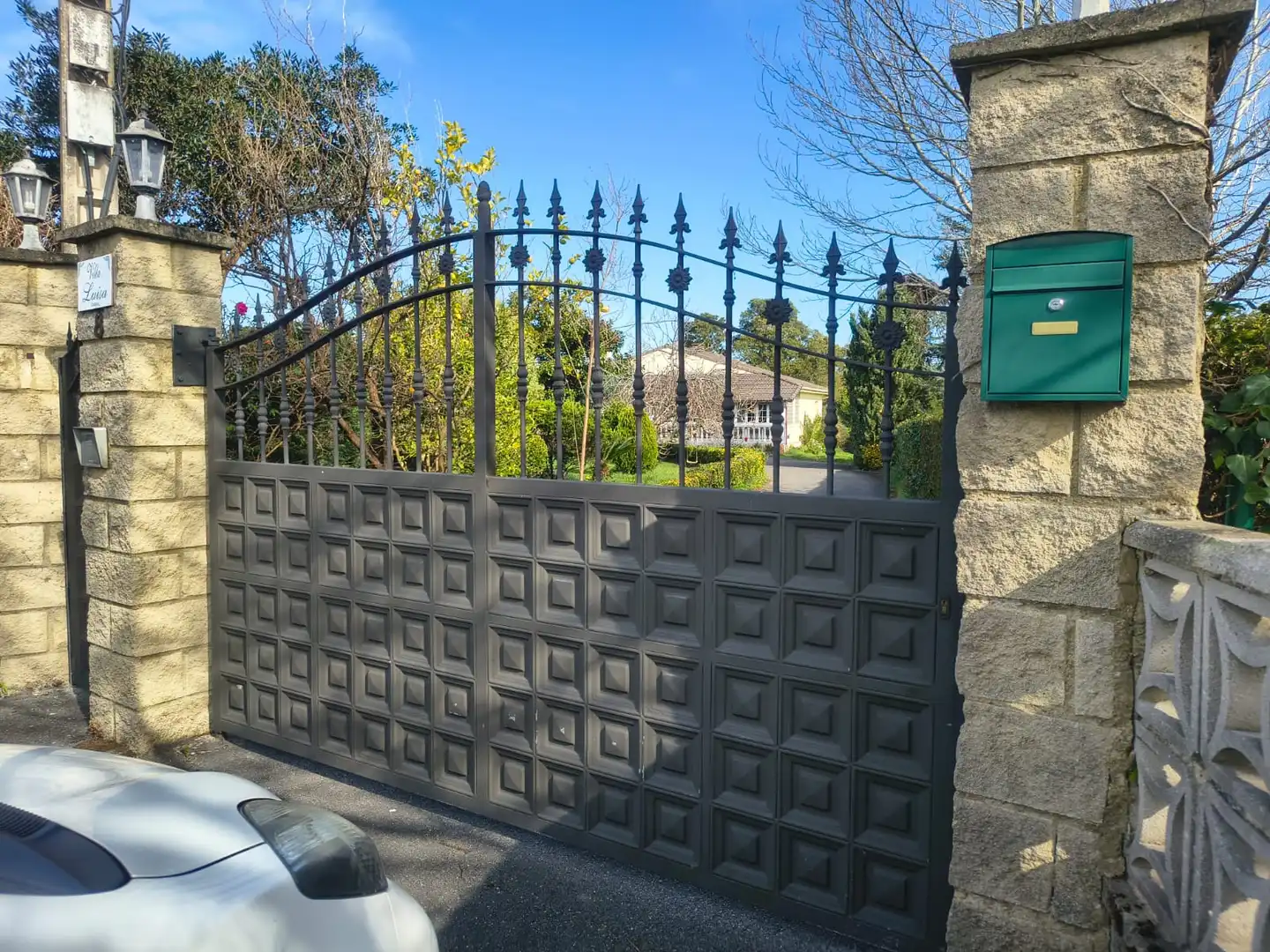 Vista exterior de Casa o xalet en venda en Villaviciosa amb Calefacció, Jardí privat i Terrassa