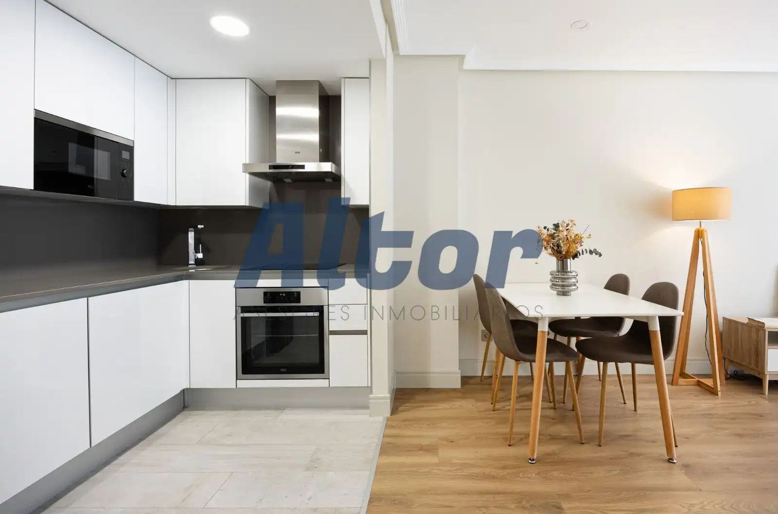Küche von Wohnung zum Verkauf in Madrid mit Klimaanlage, Abstellraum und Schwimmbad