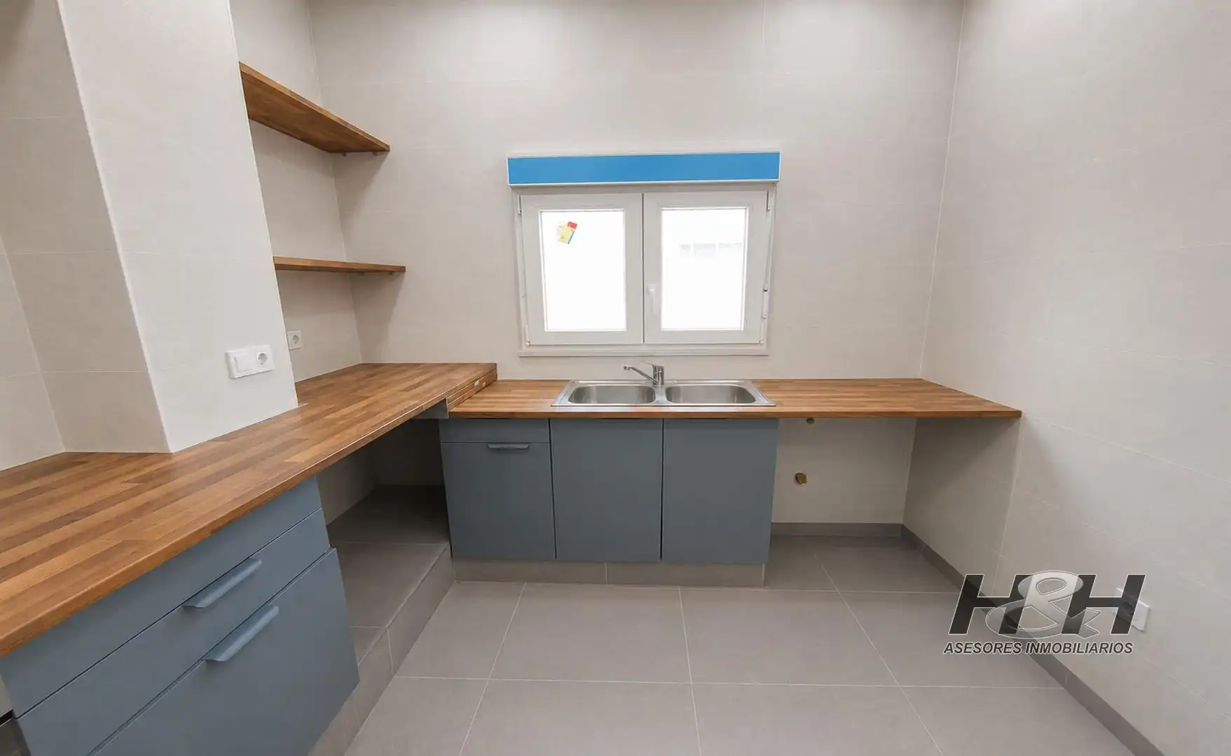 Cocina de Ático de alquiler en Burjassot con Terraza, Trastero y Balcón