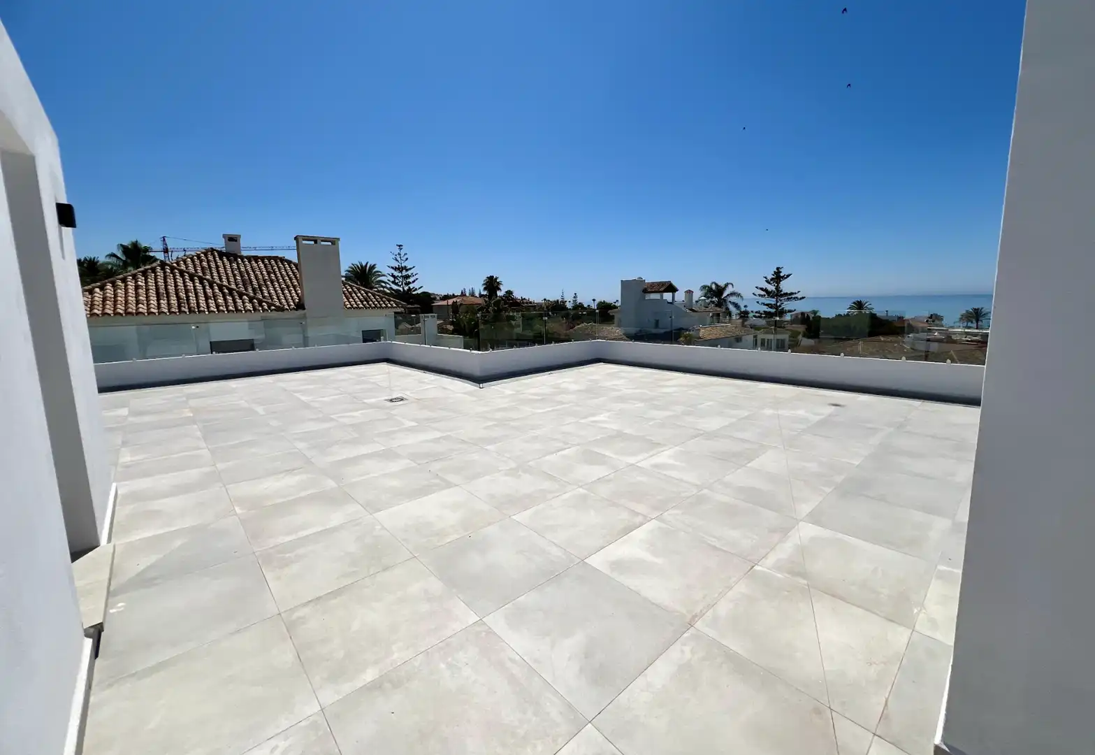 Terrasse von Haus oder Chalet zum Verkauf in Marbella mit Klimaanlage, Heizung und Privatgarten