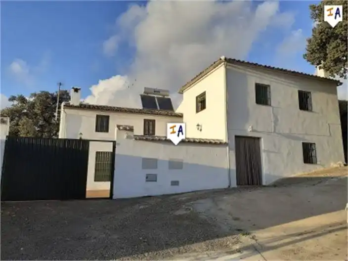 Landhaus mit Pool zum Verkauf in Iznájar