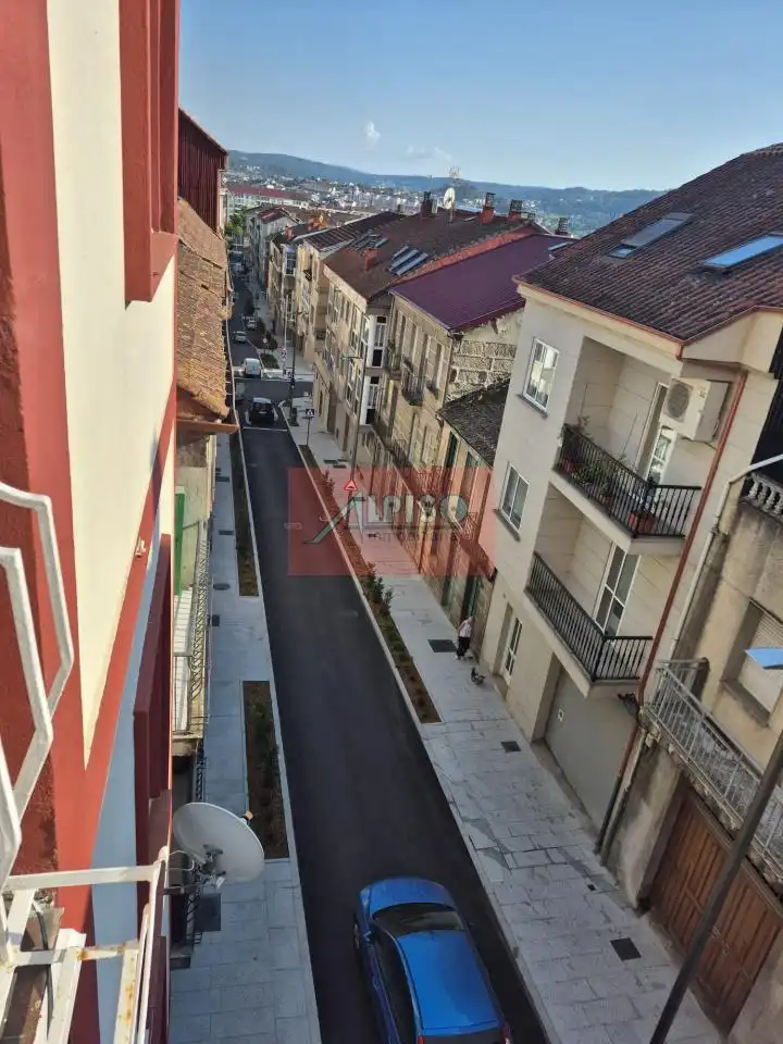 Vista exterior de Piso de alquiler en Ourense Capital  con Calefacción, Trastero y Amueblado