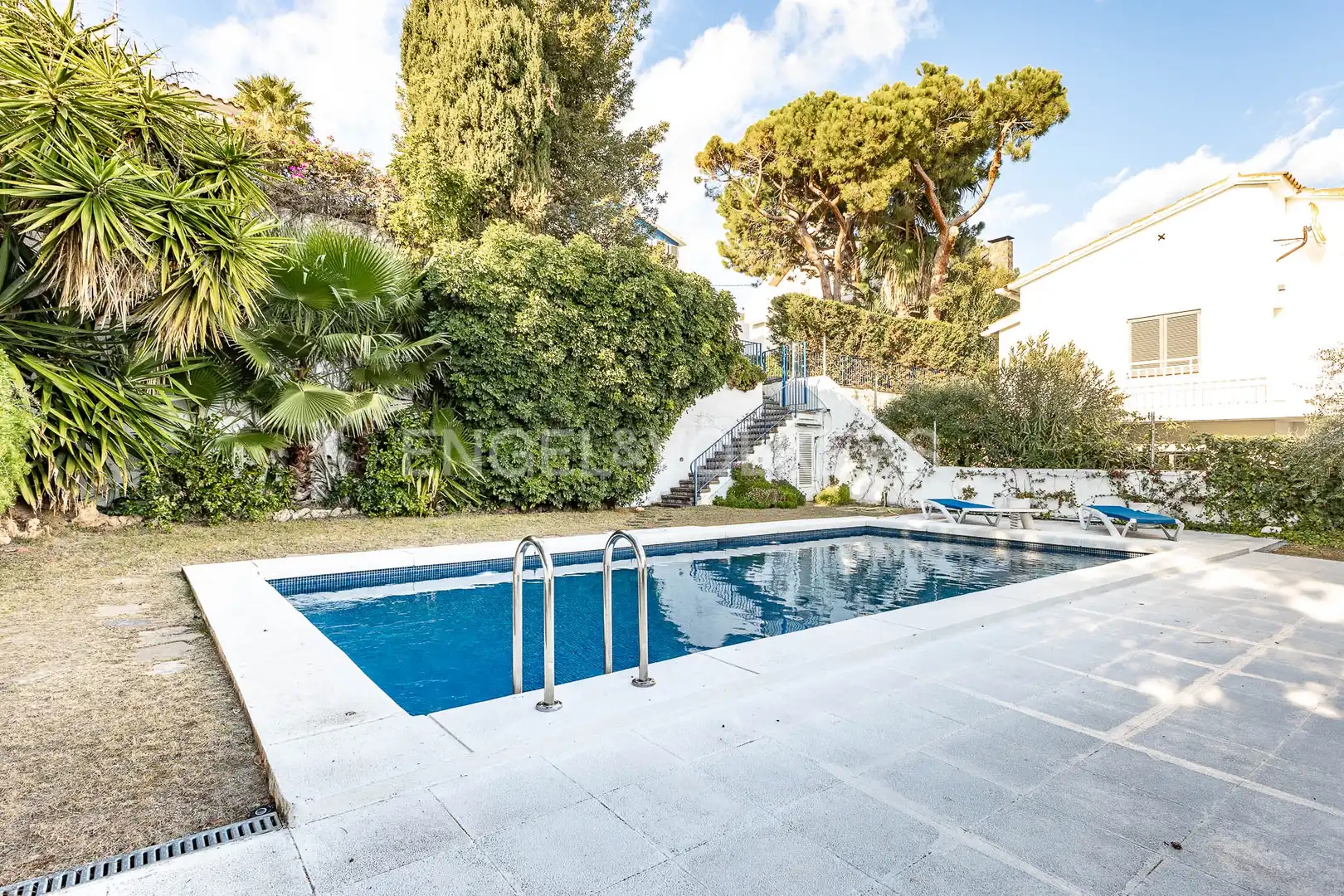 Piscina de Casa o chalet de alquiler en Sitges con Aire acondicionado, Calefacción y Jardín privado