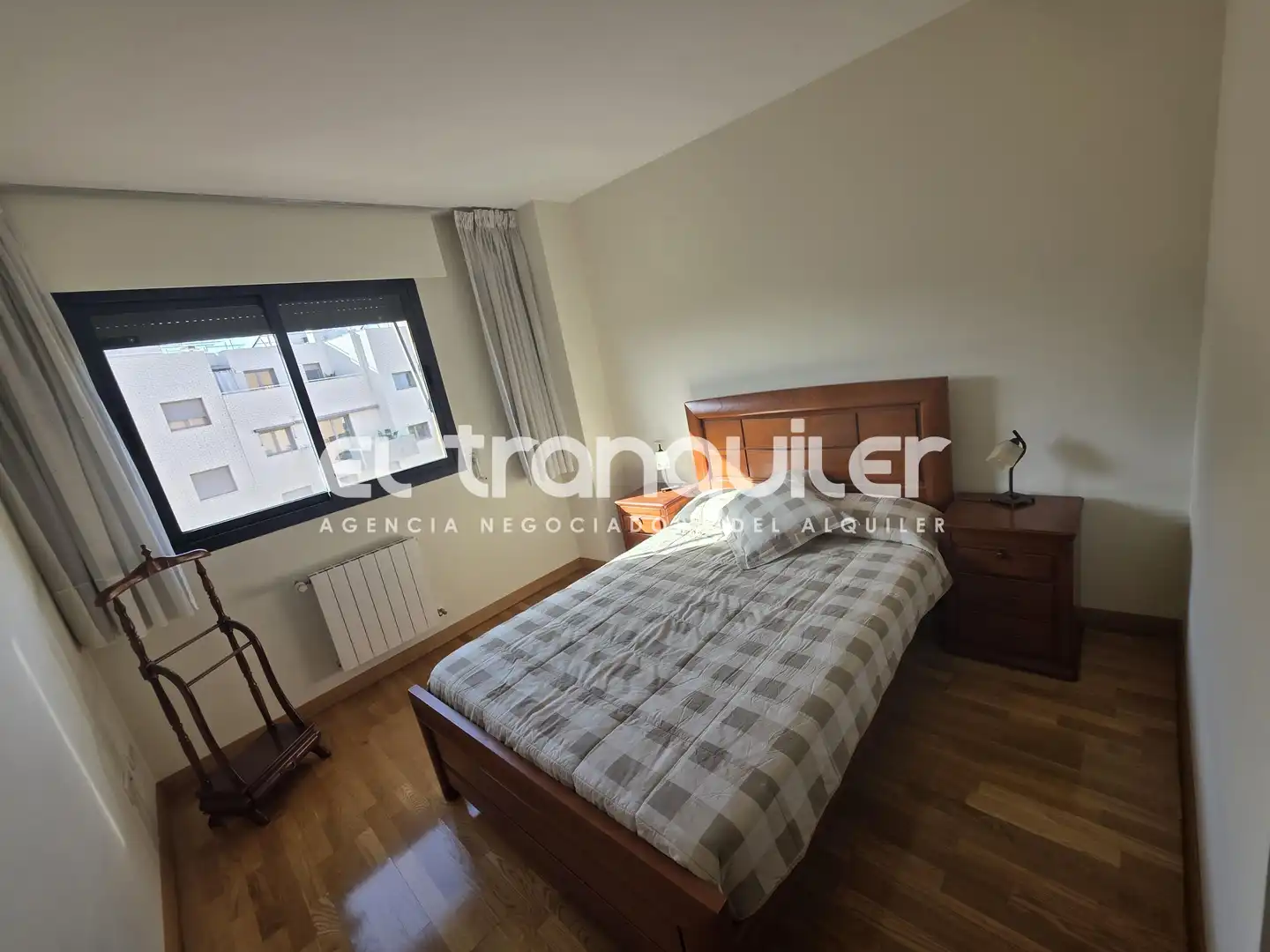 Bedroom of Flat for rent in Madrid  with Air Conditioner, Parquet flooring and Swimming Pool