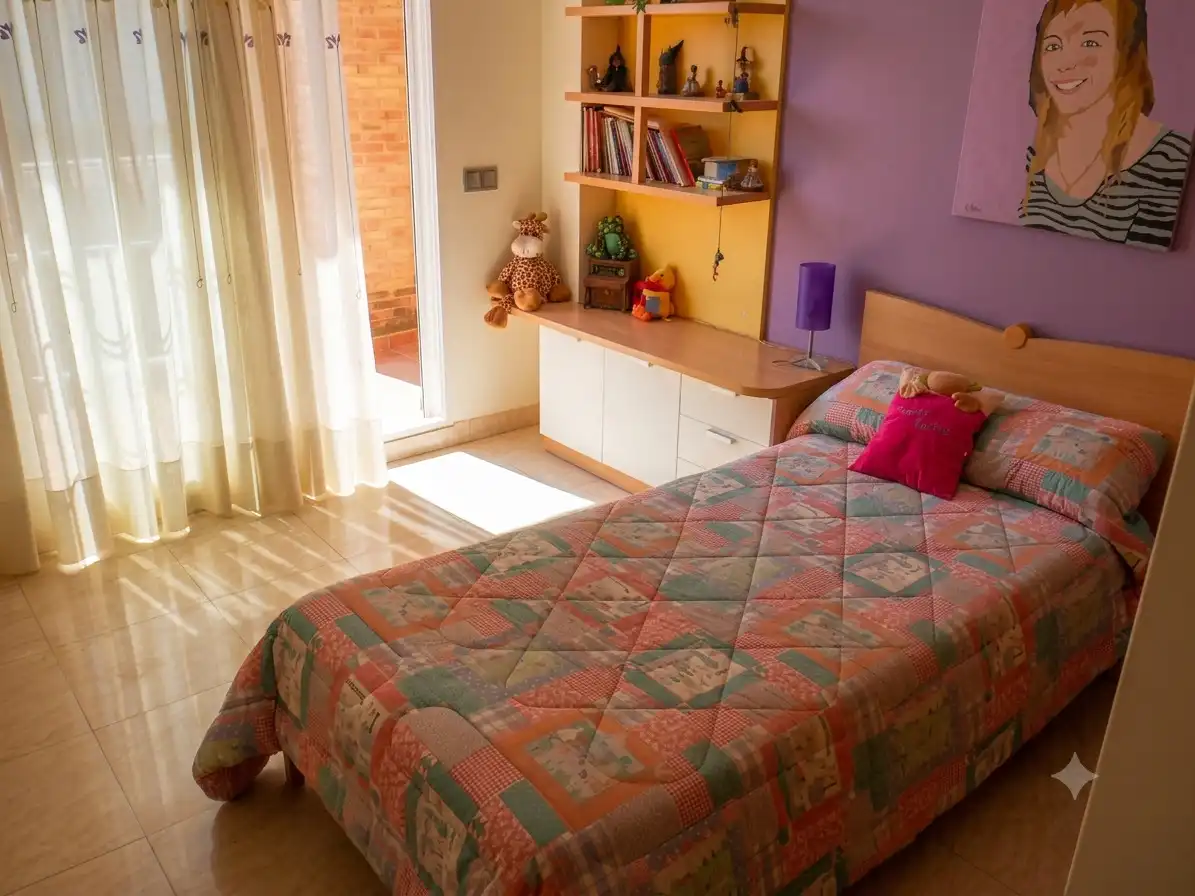 Dormitori de Casa adosada en venda en Sagunto / Sagunt amb Aire condicionat, Calefacció i Jardí privat