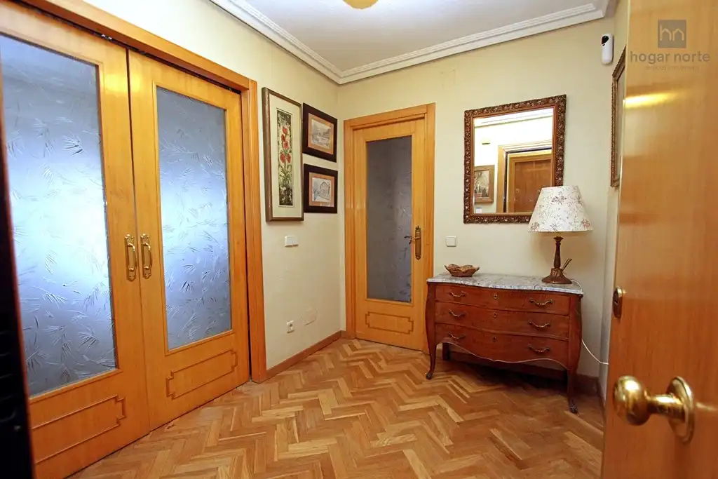 Pis en venda en San Sebastián de los Reyes amb Calefacció, Jardí privat i Parquet
