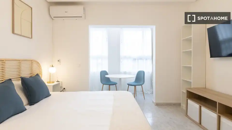 Habitación de Estudio para compartir en Torrevieja con Aire acondicionado, Terraza y Amueblado