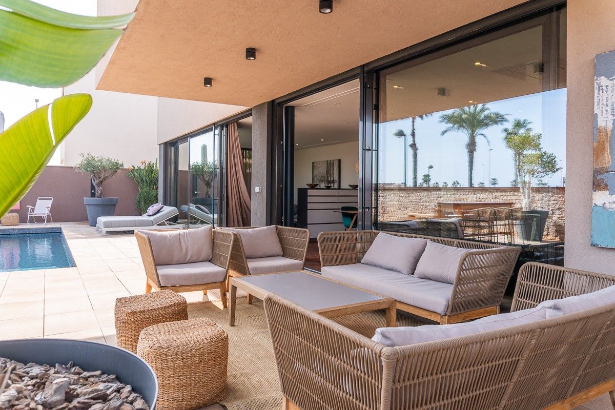 Terrassa de Casa o xalet en venda en Pilar de la Horadada amb Aire condicionat, Calefacció i Jardí privat