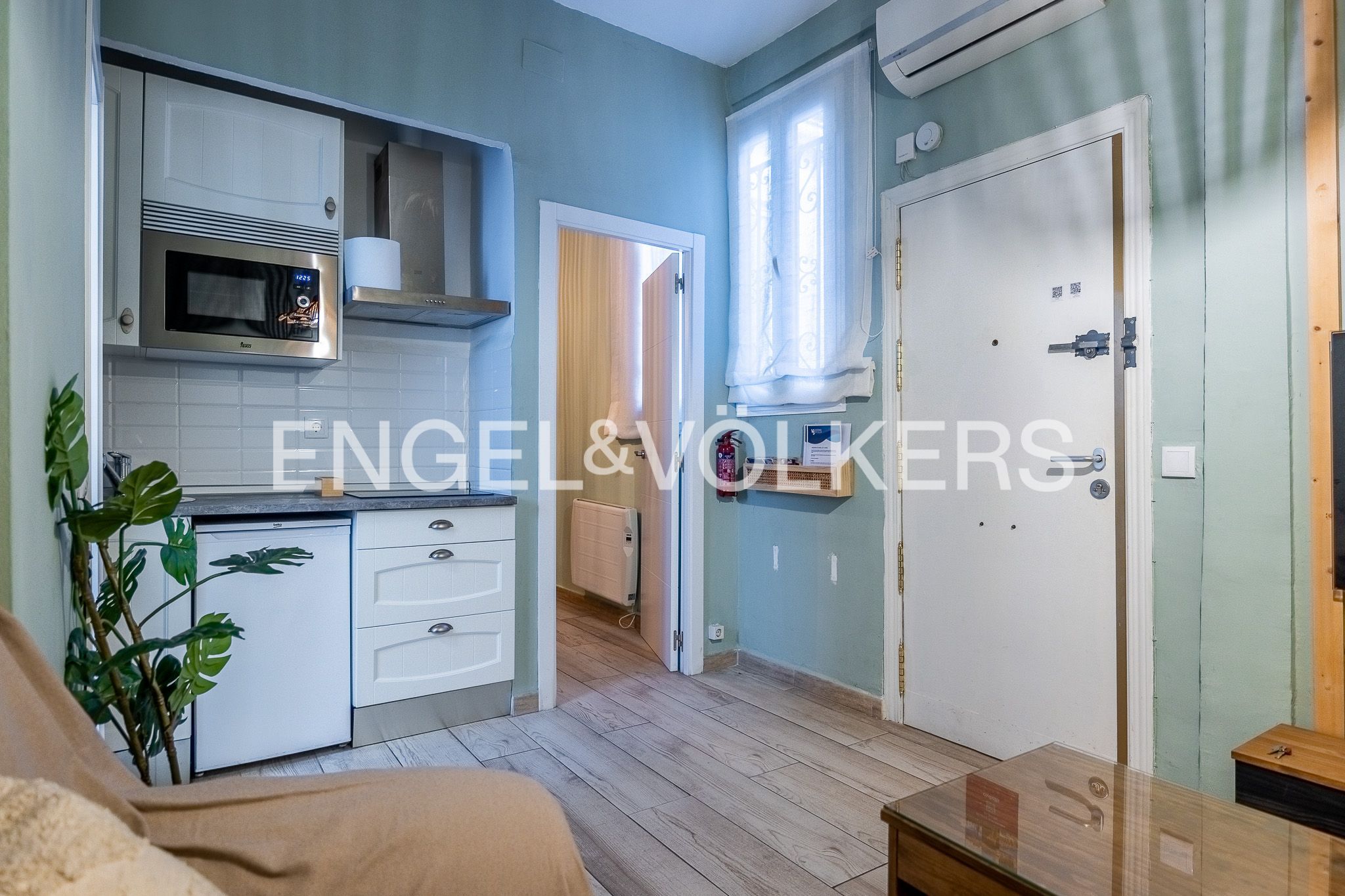 Kitchen of Apartment for sale in  Sevilla Capital  with Air Conditioner, Heating and Storage room