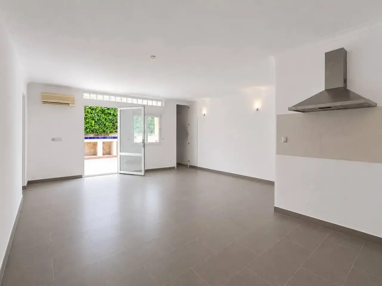 Vista exterior de Casa o chalet en venta en El Campello con Aire acondicionado, Calefacción y Jardín privado