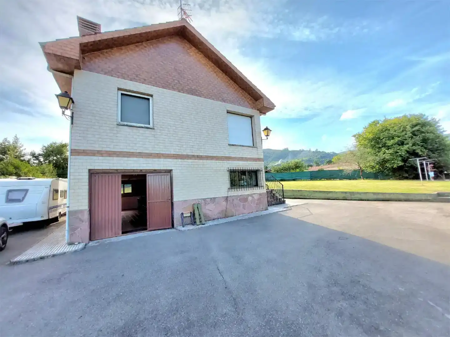 Vista exterior de Casa o chalet en venta en Gijón  con Piscina