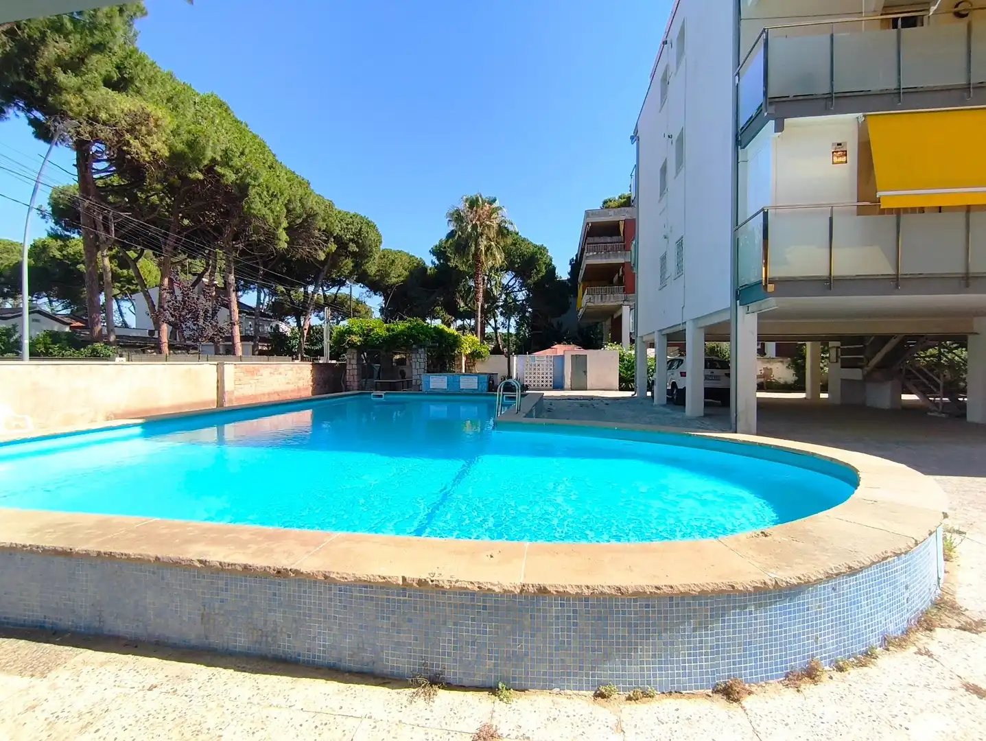 Piscina de Piso en venta en Castelldefels con Terraza, Balcón y Piscina comunitaria