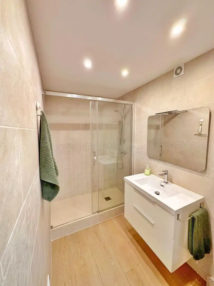 Bathroom of Flat for sale in Barcelona  with Air Conditioner, Heating and Furnished