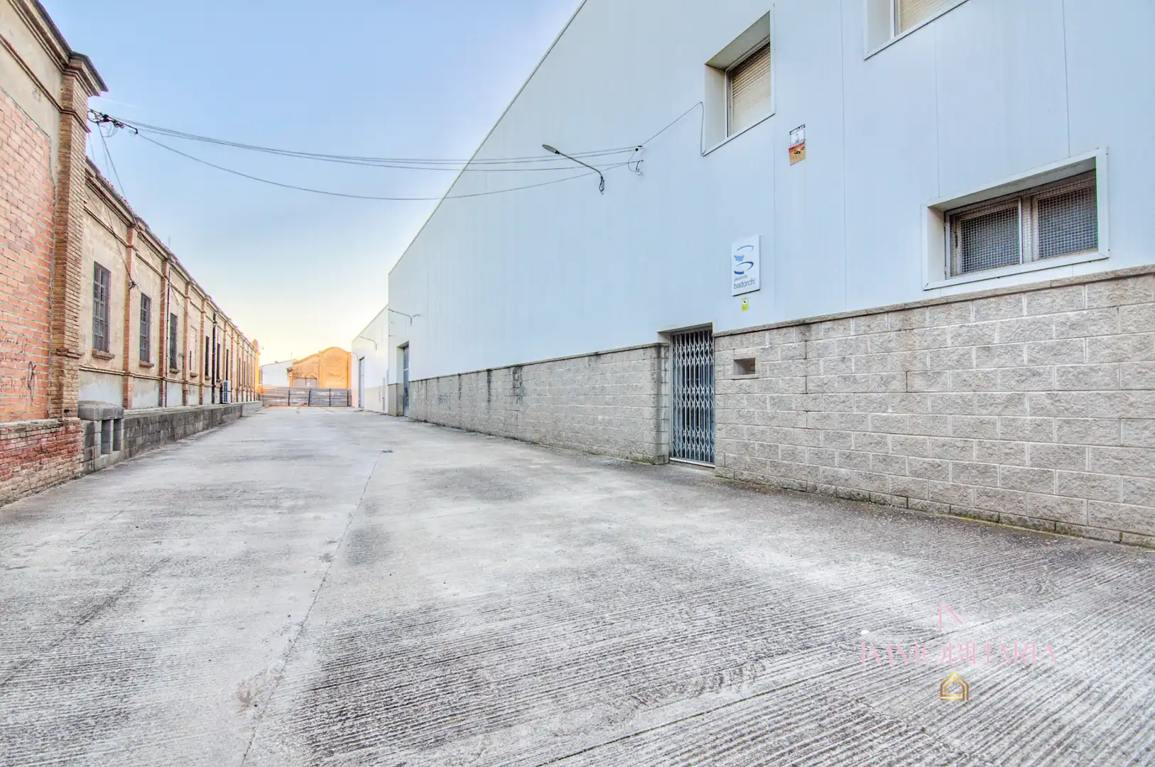 Vista exterior de Nave industrial en venta en Piera