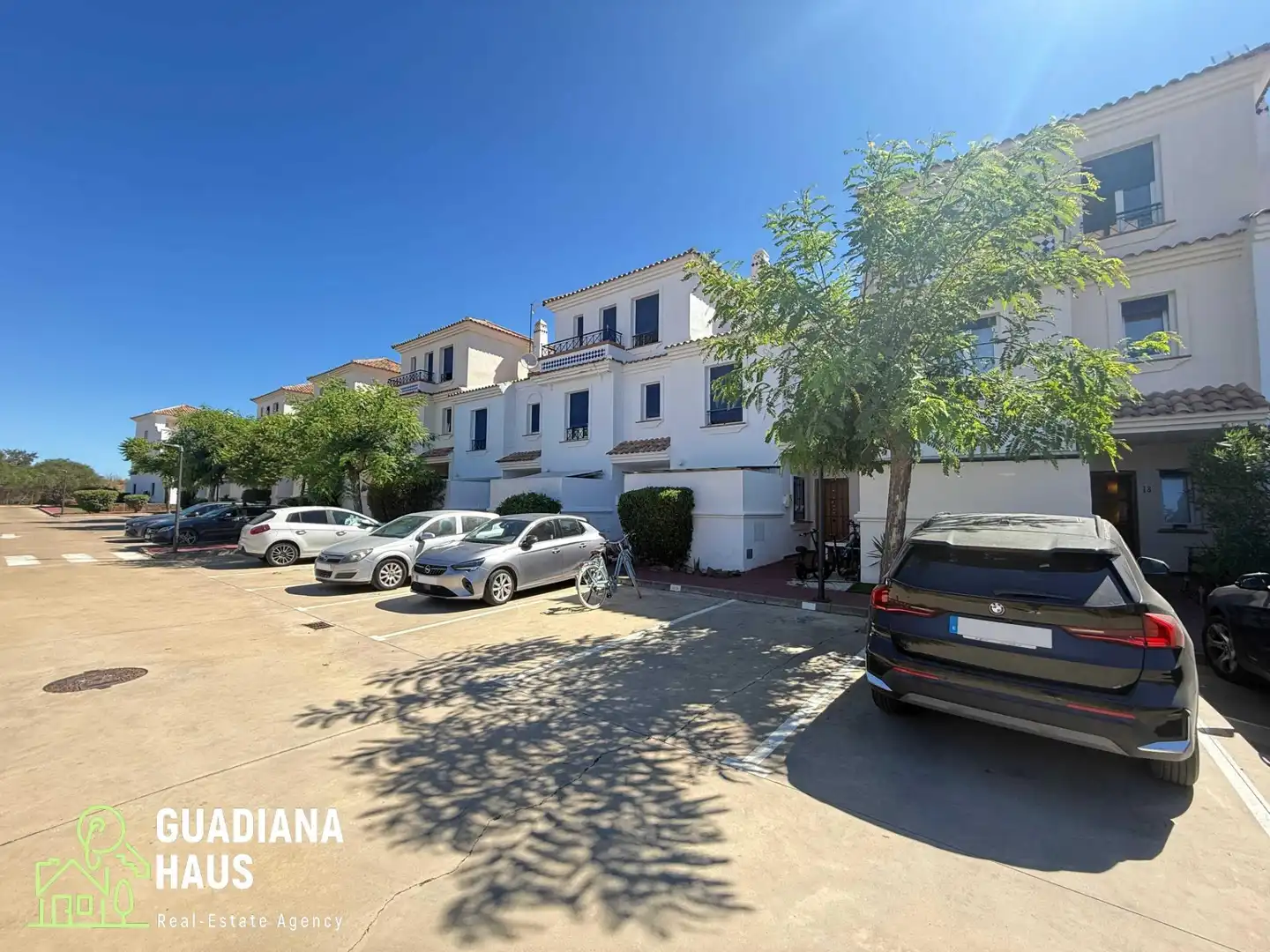Reihenhaus mit Pool zum Verkauf in Avenida ROSALIA DE CASTRO 5, imagen 2