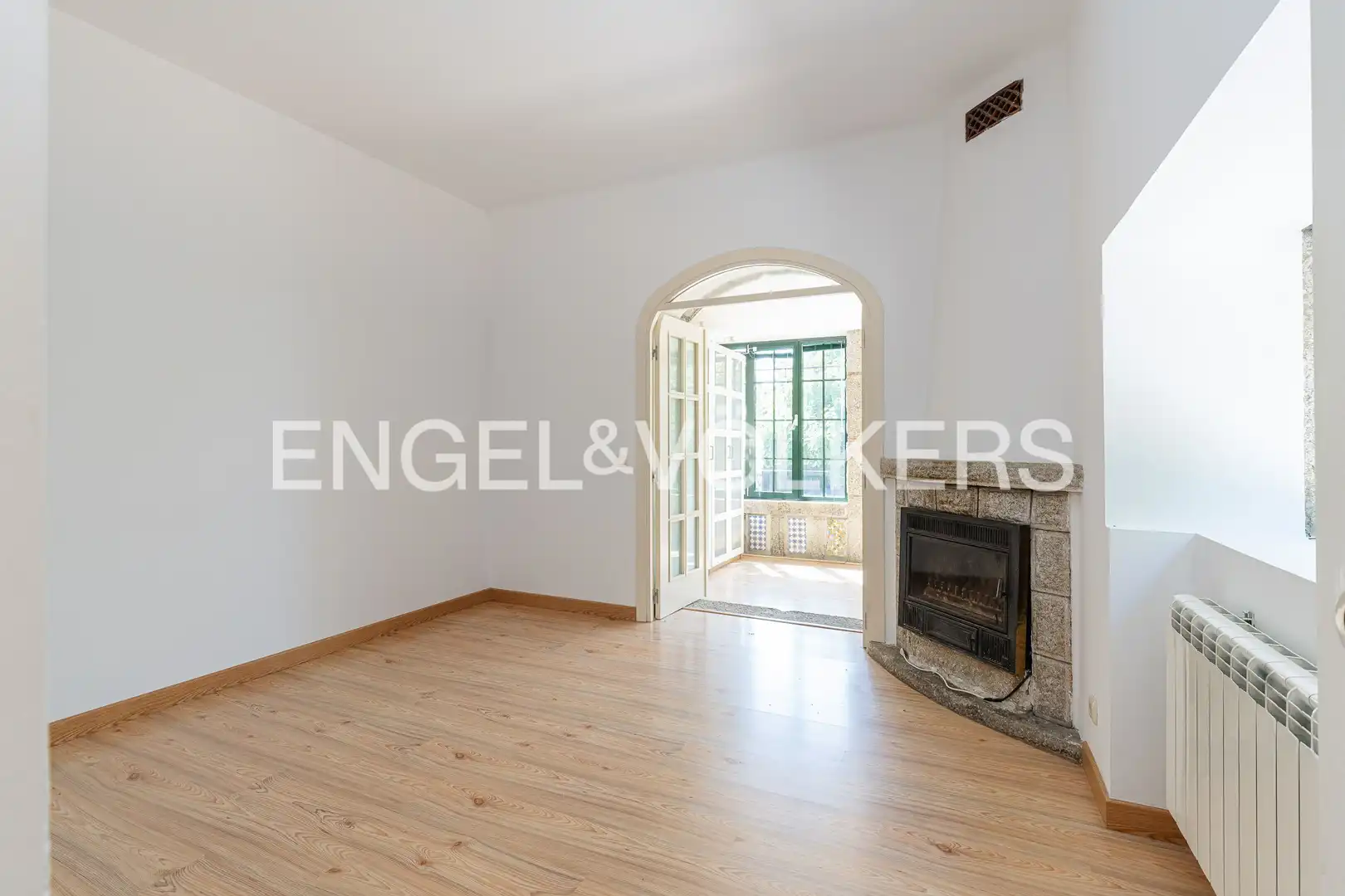 Sala d'estar de Casa o xalet en venda en Hoyo de Manzanares amb Calefacció, Jardí privat i Terrassa