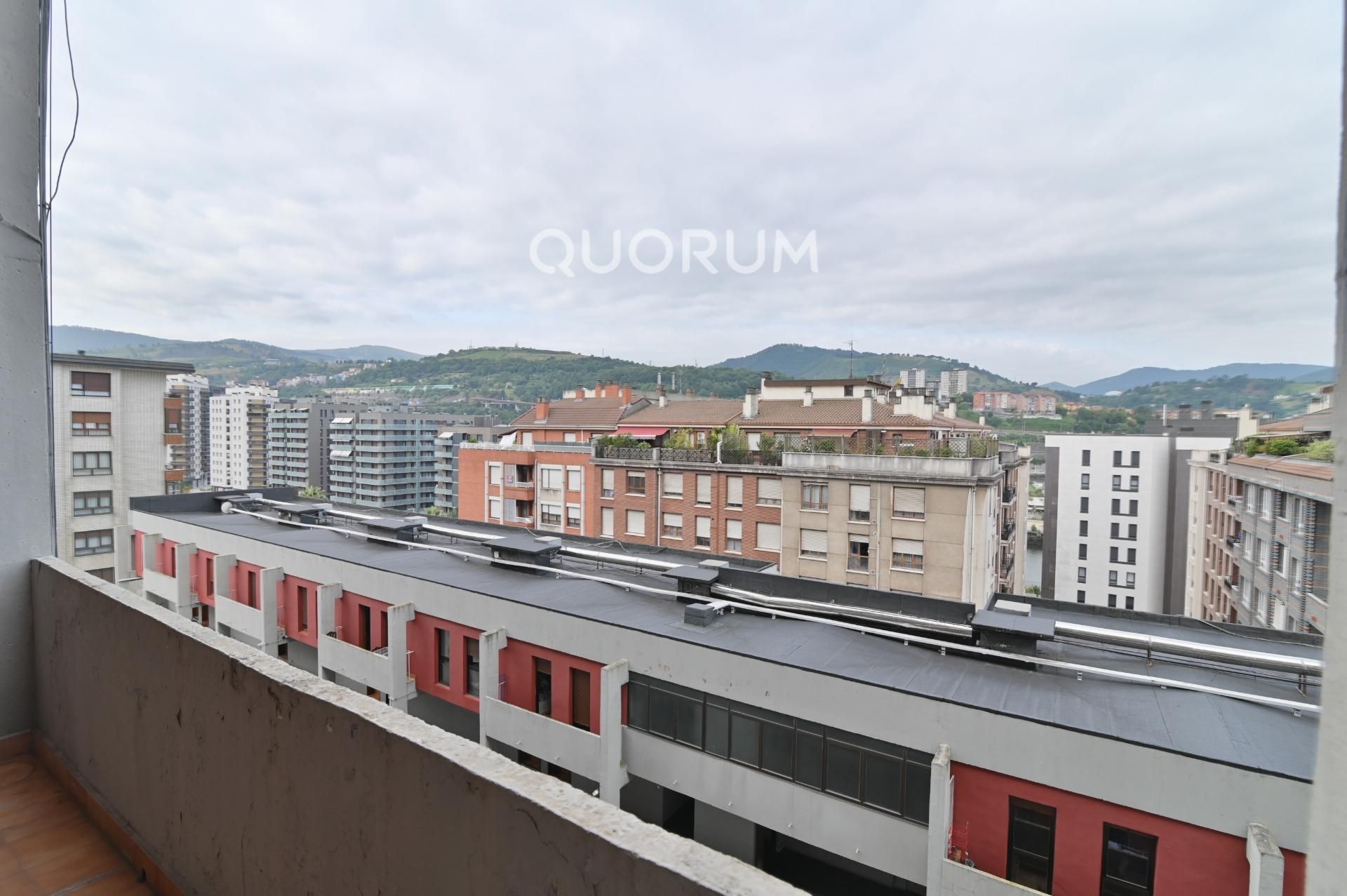 Dormitori de Pis en venda en Bilbao  amb Calefacció i Terrassa