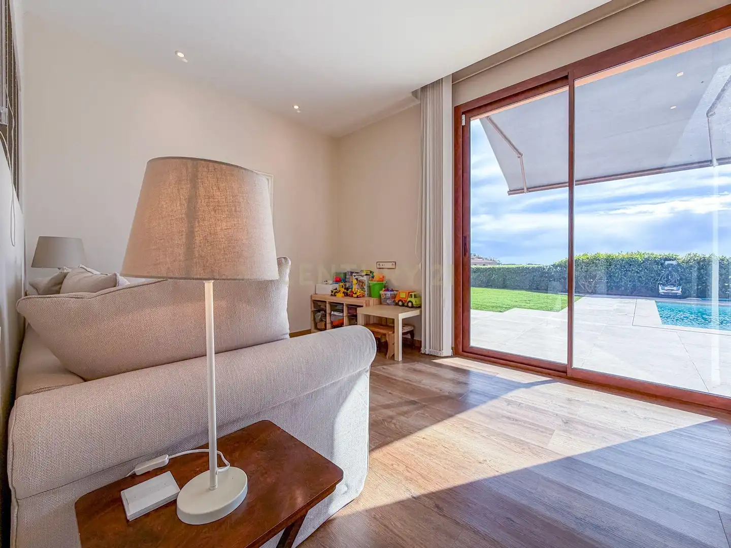 Sala d'estar de Casa o xalet en venda en Sant Vicenç de Montalt amb Aire condicionat, Jardí privat i Traster