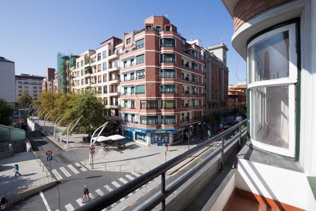 Vista exterior de Piso de alquiler en Bilbao  con Calefacción y Terraza