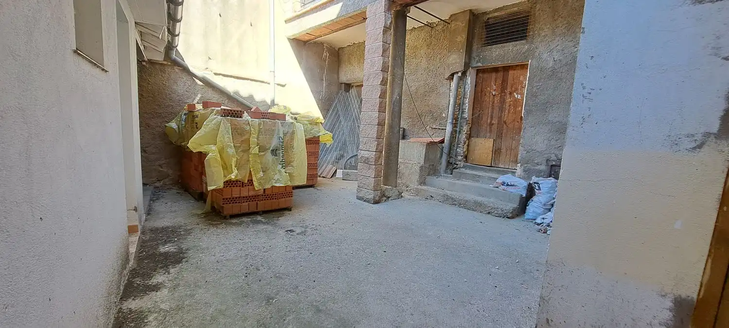 Houses for sale in Almuniente  with Terrace and Storage room