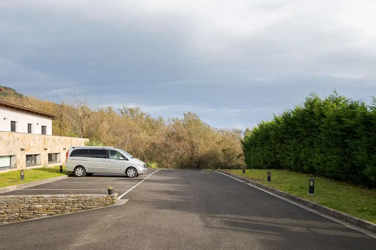 Parkplatz von Wohnung zum Verkauf in Hondarribia mit Heizung, Privatgarten und Terrasse
