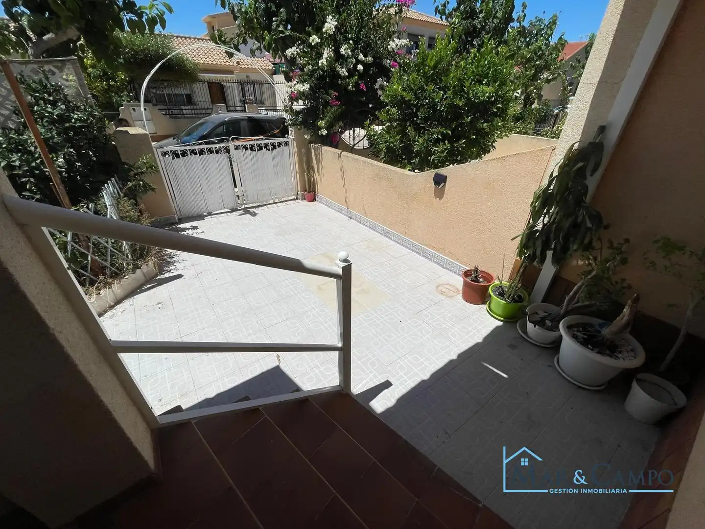 Terrassa de Casa adosada en venda en Los Alcázares amb Aire condicionat, Jardí privat i Moblat
