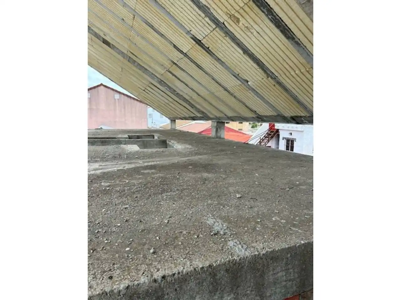 Vista exterior de Edifici en venda en Aznalcóllar