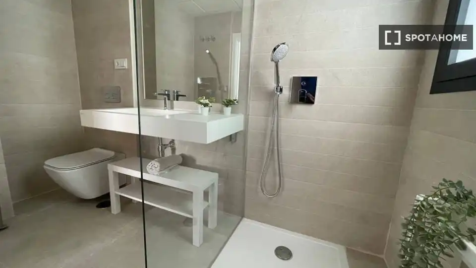 Bany de Apartament per a compartir en Torremolinos amb Aire condicionat, Terrassa i Moblat