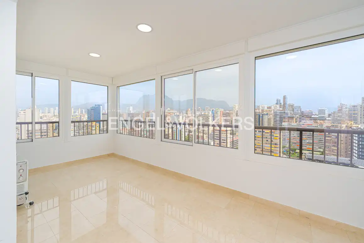 Außenansicht von Dachboden zum Verkauf in Benidorm mit Klimaanlage und Terrasse