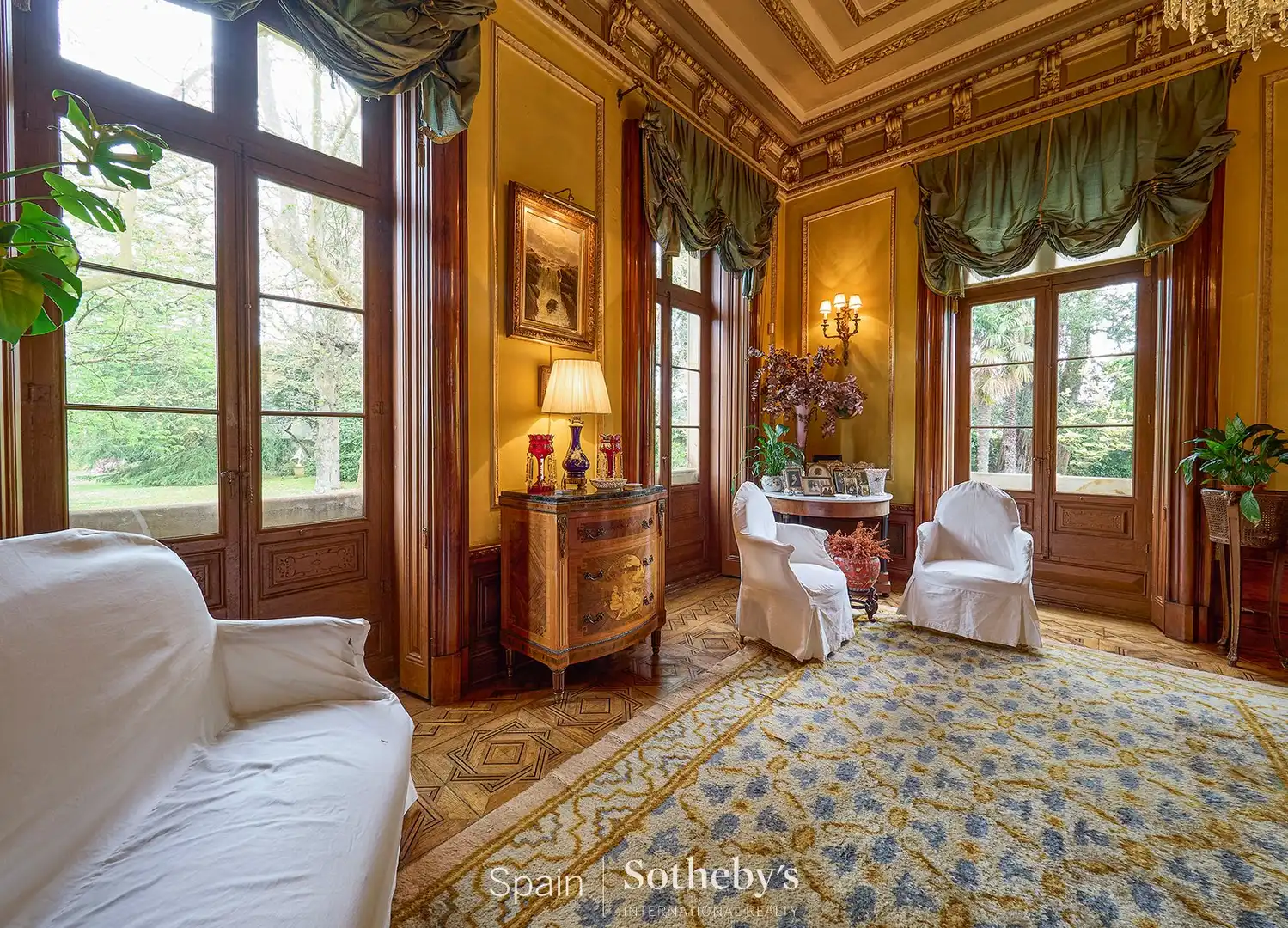 Sala d'estar de Casa o xalet en venda en Gijón  amb Calefacció, Jardí privat i Terrassa