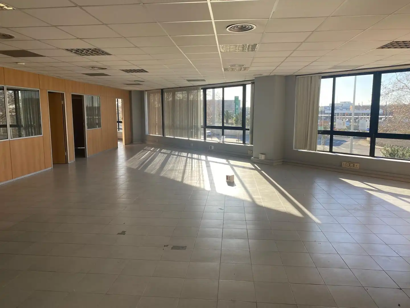 Industrial buildings for rent in Centre