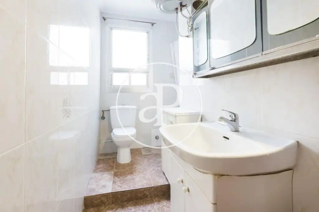 Bathroom of Flat for rent in Valencia  with Furnished