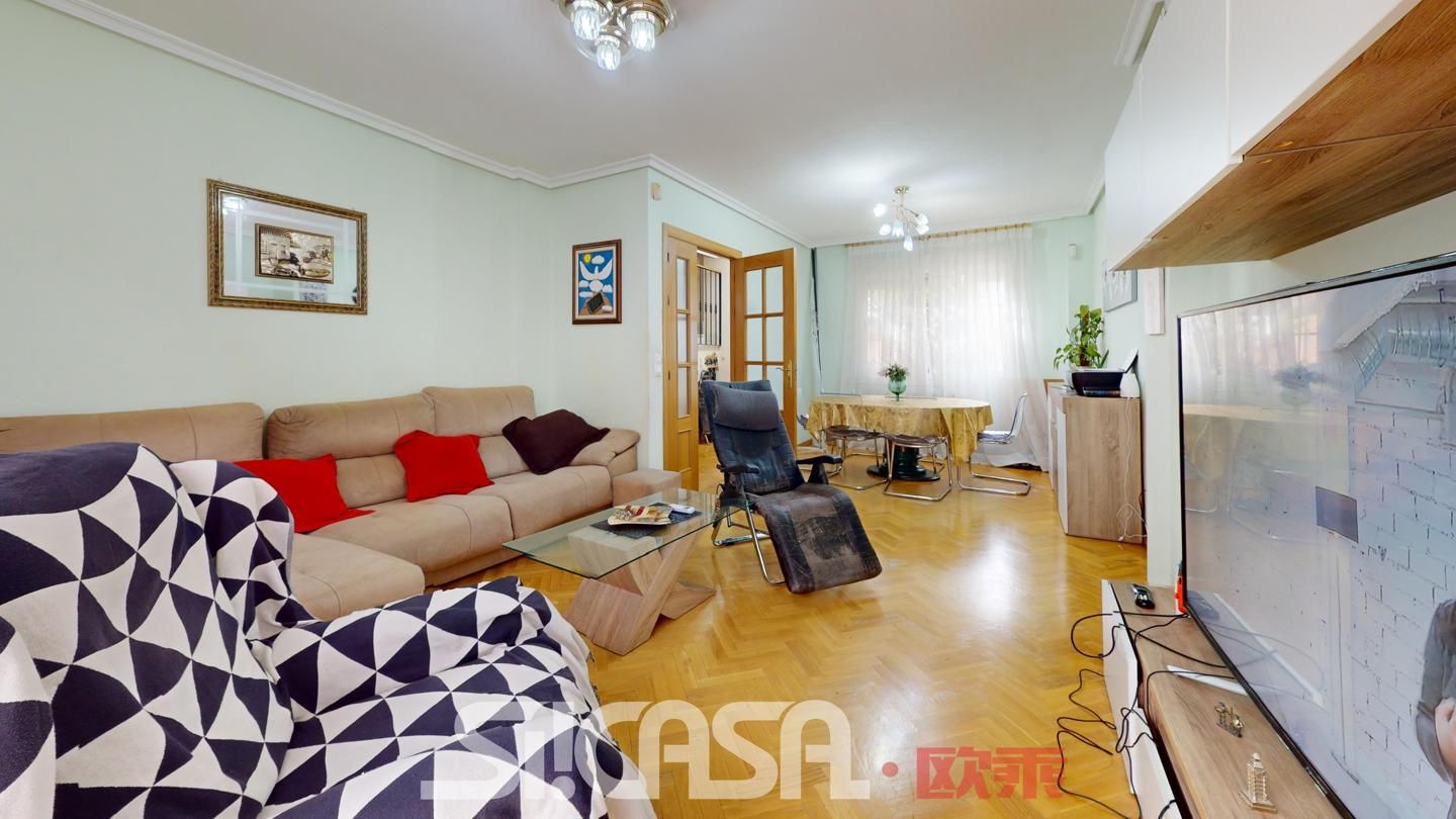 Sala d'estar de Casa o xalet en venda en Parla amb Aire condicionat, Calefacció i Traster